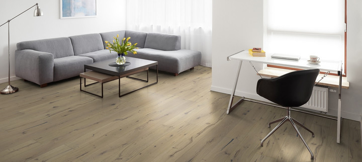 Kleiner Vorschau eines Innenraums mit Holzboden aus Eichenparkett.